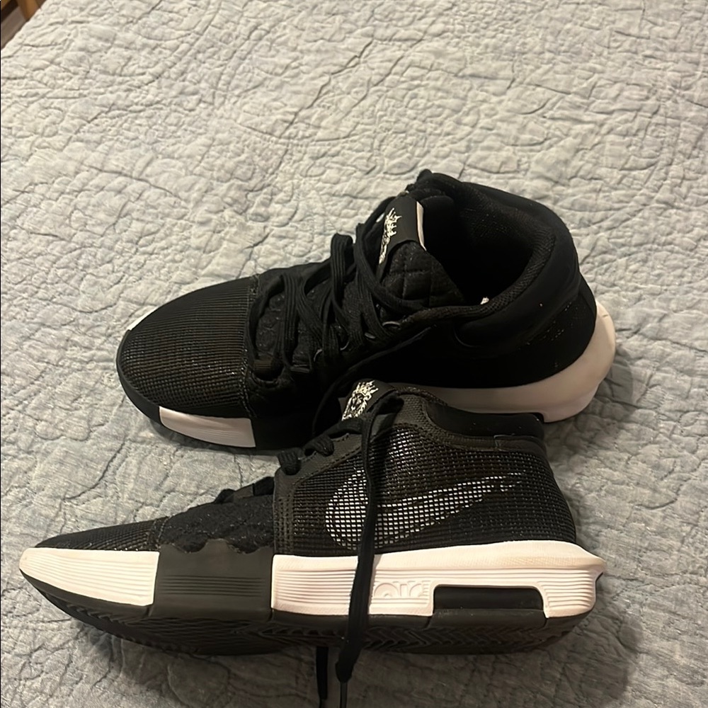 Mike basketball shoes